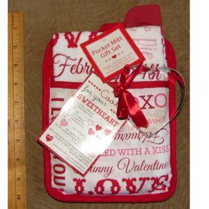NEW Valentine Gift Set: Oven Mitt, Kitchen Towel, Spatula, Cookie Cutter, Recipe
